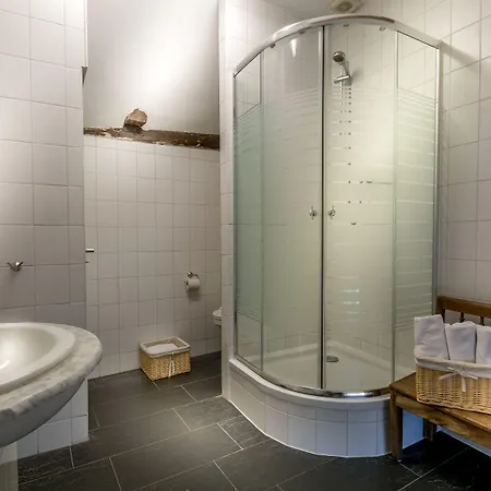 Valkenhof 2*